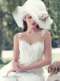 Hoops a Daisy Bridal Boutique 1085891 Image 2
